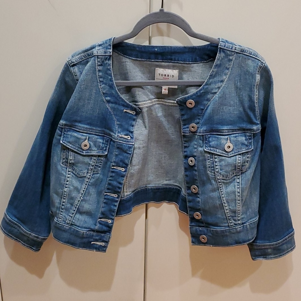 Torrid Cropped Jean Jacket Size 0 (14/16)